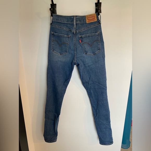 Levi’s Shaping Skinny Jeans - Picture 3 of 5